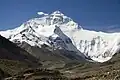 An der Grenze von Tibet zu Nepal erhebt sich der Mount Everest.