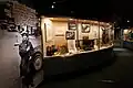 In einem amerikanischen Museum: eine Ausstellung über die Zeit von damals.