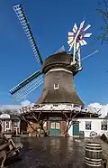 Die Inselmühle ist eine alte Windmühle. Heute gibt es darin ein Restaurant.