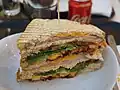 Auch ein Club Sandwich ist ein Doppeldecker. Dieses besonders dicke wurde in Finnland gemacht.