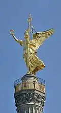 Die Siegessäule in Berlin: Die Figur ist vergoldet.