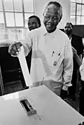Nelson Mandela im Jahr 1994. Damals wurde zum ersten Mal in Südafrika frei gewählt.