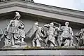 Wie Arminius gegen Römer kämpft. Statuen bei der Walhalla in Bayern.