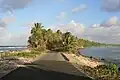 In Tuvalu gibt es nur eine einzige Straße. Diese ist etwa zehn Kilometer lang.