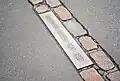 Ein Zeichen auf der Stresemannstraße: Auch hier verlief früher die Mauer.