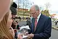Im Jahr 2014: Beckenbauer gibt Autogramme.