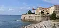 Ajaccio liegt im Süden der Insel. Hier sieht man den Leuchtturm und die Zitadelle, eine Art Festung.