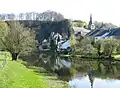 Der Ort Chassepierre in Belgien am Fluss Semois
