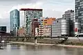 Der Medienhafen ist ein früherer Teil des Hafens. Dort haben Medien-Unternehmen ihren Sitz.