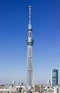 Der Tokyo Skytree ist ein 634 Meter hoher Fernsehturm.