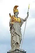 Eine Statue vor dem österreichischen Parlament in Wien