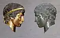 Ein Kopf aus Bronze, links frisch poliert, rechts mit Patina, wie sie mit der Zeit entsteht.
