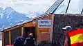 Diese Hütte liegt auf 4.200 Metern Höhe. Hier können Bergsteiger übernachten, bevor sie versuchen, zum Gipfel zu kommen.