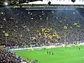 Die Südtribüne des Westfalenstadions wird auch „Gelbe Wand“ genannt. Bei Heimspielen von Borussia Dortmund ist sie fast immer voll.