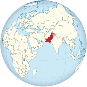 Pakistan on the globe (de-facto and claimed hatched) (Afro-Eurasia centered).svg