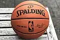 Der offizielle Spielball der NBA mit dem Logo der Basketball-Liga