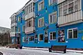 Dieses Haus fällt durch seine besondere Bemalung auf.