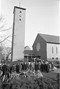 Vor einem Gottesdienst an diesem Tag in Kiel im Jahr 1963