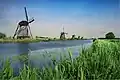 Kinderdijk ist ein Weltkulturerbe mit vielen Windmühlen.