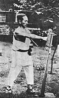Der japanische Karateka Funakoshi Gichin, vor etwa 100 Jahren