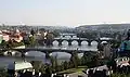 In Prag gibt es viele Brücken über die Moldau, die in die Elbe mündet.