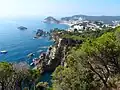 Malerische Buchten wie Tossa de Mar locken viele Touristen an.