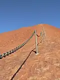 Mit dieser Kette kam man einfacher nach oben. Seit Oktober 2019 ist es Besuchern aber verboten auf den Uluru zu steigen.