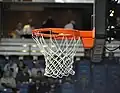 So sieht heute ein Korb aus, der am Backboard hängt, dem „Hinterbrett”.