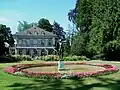 In der Villa von Alfred Escher ist heute eine Schule für Leute, die in Restaurants und Hotels arbeiten.