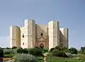 Das Castel del Monte in Italien ist achteckig.