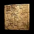 Eine Steintafel der Maya im Mexiko-Bereich