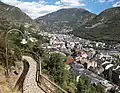 Fußpfad oberhalb der Stadt