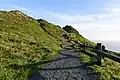 Auch dafür verwendet man Sedimentgestein: ein Schotterweg.