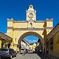 Eine 400 Jahre alte Brücke, in Antigua in Guatemala