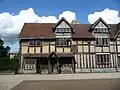 In diesem Haus wurde Shakespeare geboren.