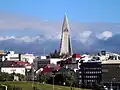 Die Hallgrímskirkja ist die größte Kirche Islands. Der Turm ist ein Wahrzeichen der Stadt.