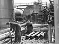 1952 in Norwegen: Arbeiter einer Erdölraffinerie