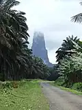 Der höchste Berg des Landes ist 2000 Meter hoch.