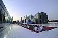 Während des Ramadan in Afghanistan: Diese Männer beten vor der bekannten Blauen Moschee.