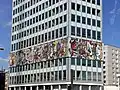 Ein riesiges Mosaik am „Haus des Lehrers“ in Berlin