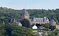 Schloss Burg liegt auf einem Hügel über dem Fluss Wupper.