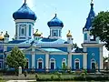Die orthodoxe „Kathedrale des großen Märtyrers Teodor Tiron“ fällt schon durch ihre Farbe auf.