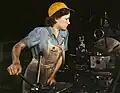 Eine Arbeiterin in einer Fabrik, im Jahr 1942