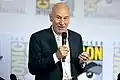 Patrick Stewart aus Großbritannien hat in mehreren Serien und Filmen Kapitän Picard gespielt.