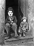 Der Brite Charlie Chaplin im Jahr 1921. Das Reklamebild zeigt ihn mit dem Kinderstar Jackie Coogan.