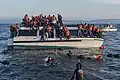 Syrische und irakische Flüchtlinge kommen bei einer griechischen Insel an, im Jahr 2015.
