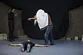 Hier wird Hamlet auf moderne Weise aufgeführt.