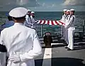 Begräbnis auf See: Der Astronaut Neil Armstrong war Soldat der Marine gewesen. Sein Sarg wurde im Meer bestattet.
