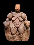 Eine Statue aus der Steinzeit, vor 7000 Jahren. Vielleicht zeigt sie eine Mutter-Göttin.
