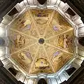 Eine Kuppel von unten gesehen, in der Kirche der Heiligen Katharina in der Stadt Livorno in Italien